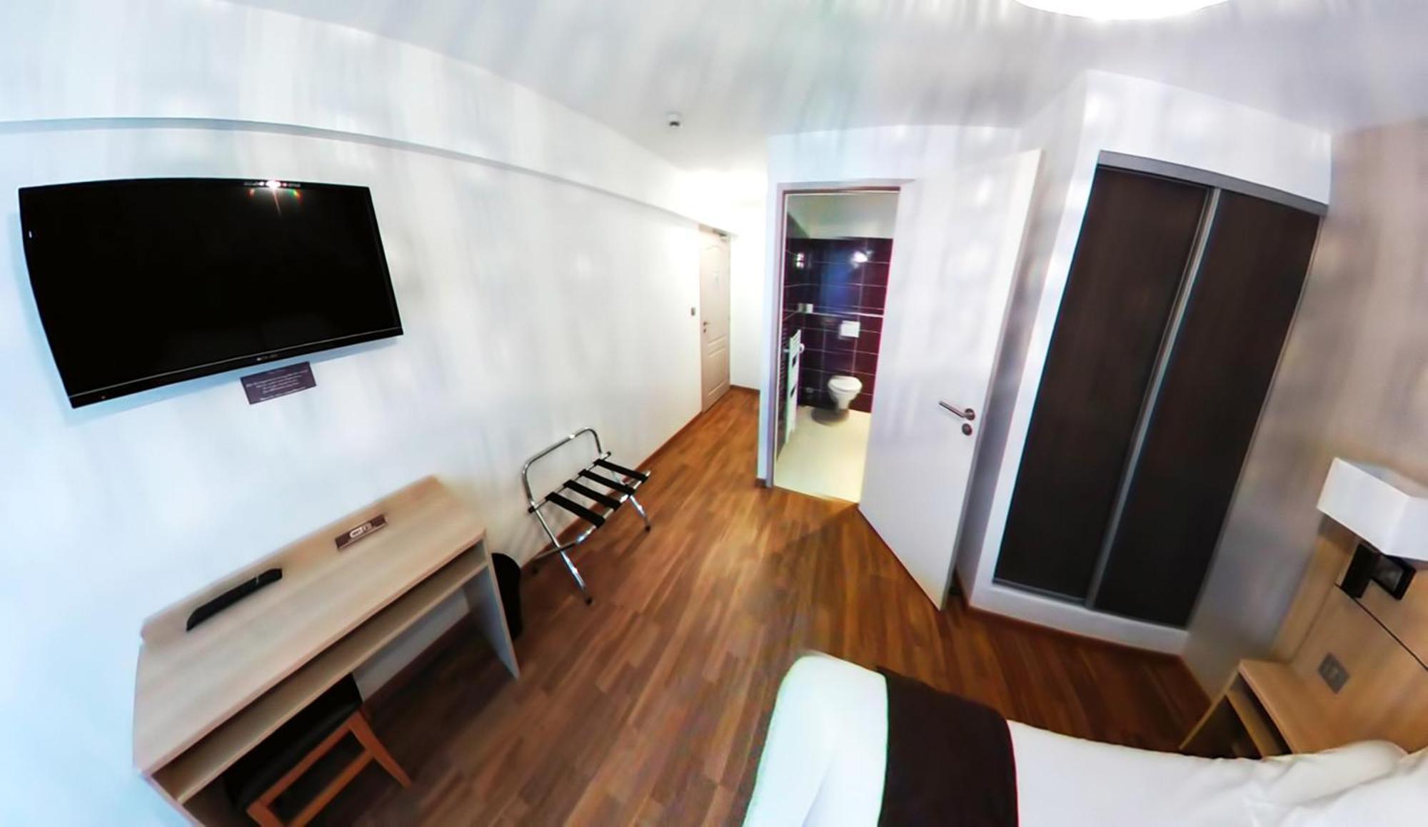 Hotel Au Bon Coin Cloyes-sur-le-Loir Exterior foto